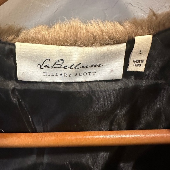 Vintage Hillary Scott Faux/Vegan fur vest with rivets large - Picture 3 of 5